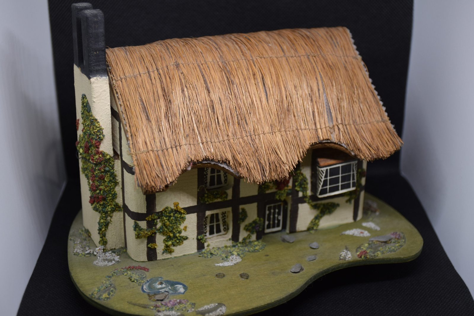 reuge music box, musical cottage, tudor house, elizabethan, greensleeves, handmade england, vintage jewelry box