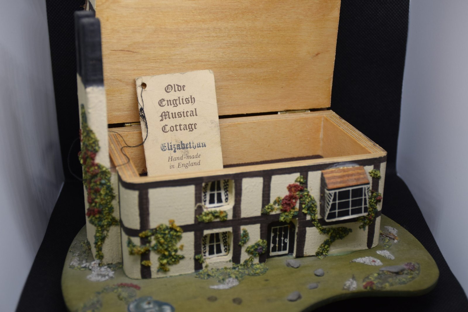 reuge music box, musical cottage, tudor house, elizabethan, greensleeves, handmade england, vintage jewelry box